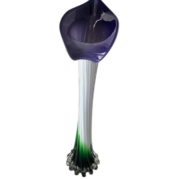 Elegant Purple and Green Glass Vase - Picture 3 of 7